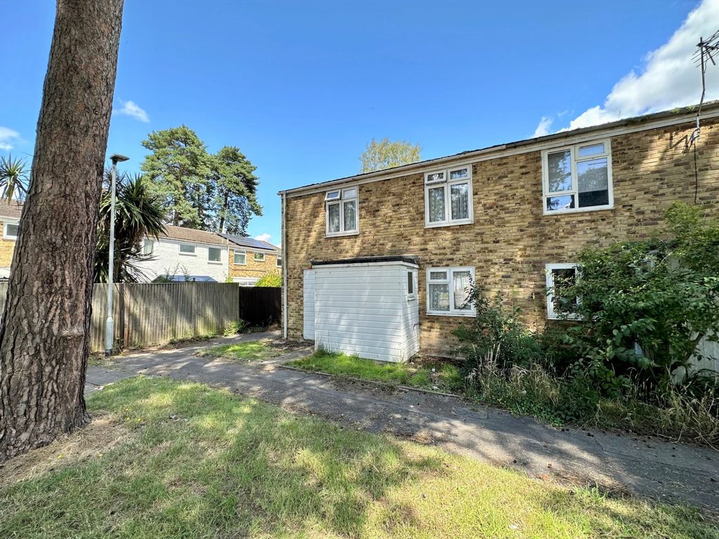 3 bed end terrace house for sale in Bucklebury, Bracknell, Berkshire