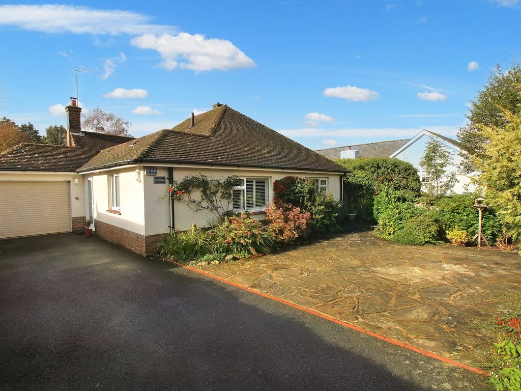 2 bed bungalow for sale in London Road, Crowborough, East Sussex TN6, £