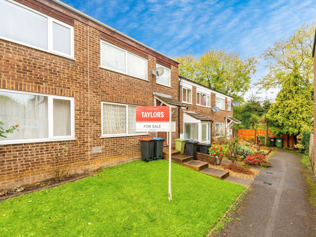 3 bed terraced house for sale in Hawkmoor Close, Eaglestone, Milton