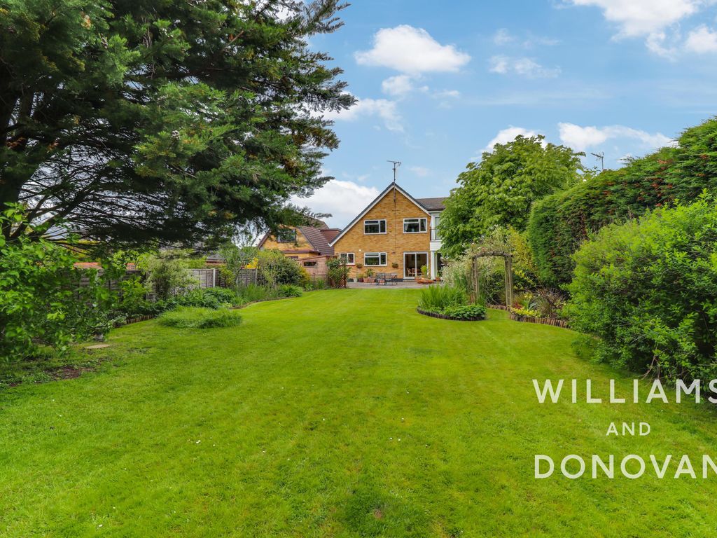 4 bed detached house for sale in Badgers Way, Benfleet SS7 Zoopla