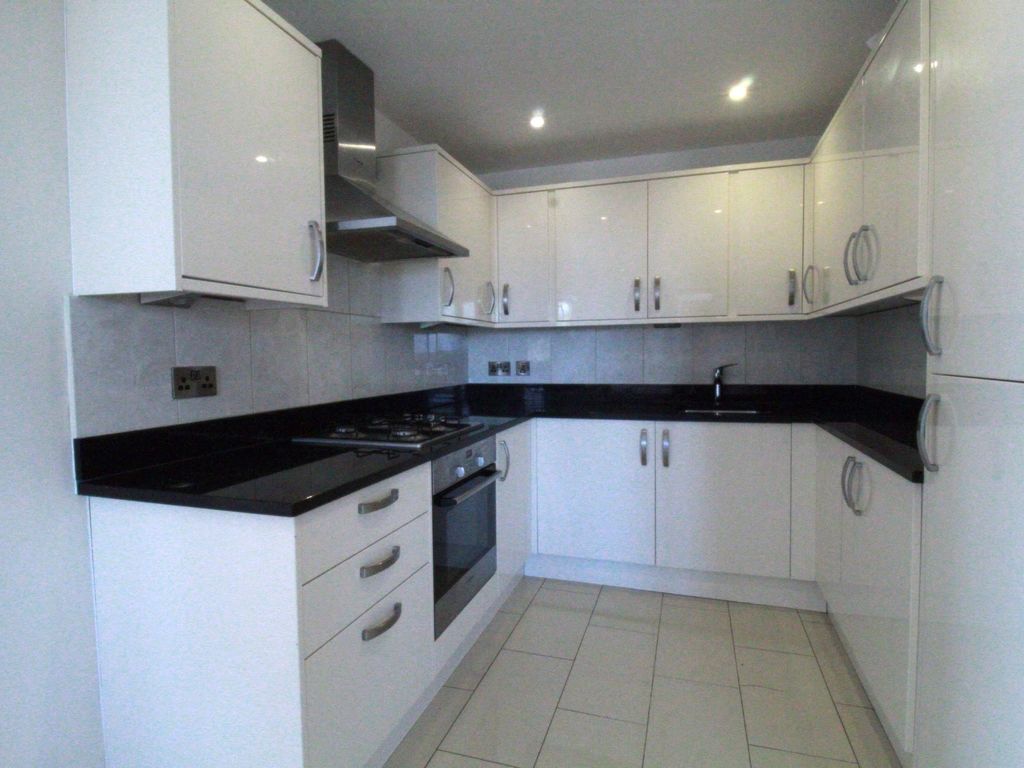 2 bed flat to rent in Pinner Road, Harrow HA1, £1,800 pcm Zoopla