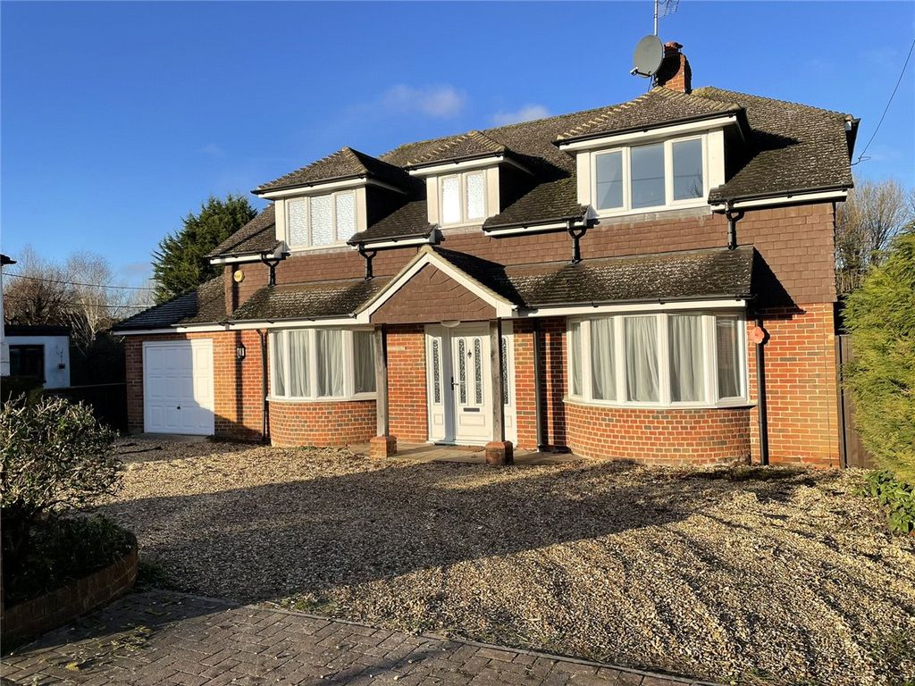 3 bed detached house to rent in Wantage Road, Great Shefford, Hungerford, Berkshire RG17, £1,800