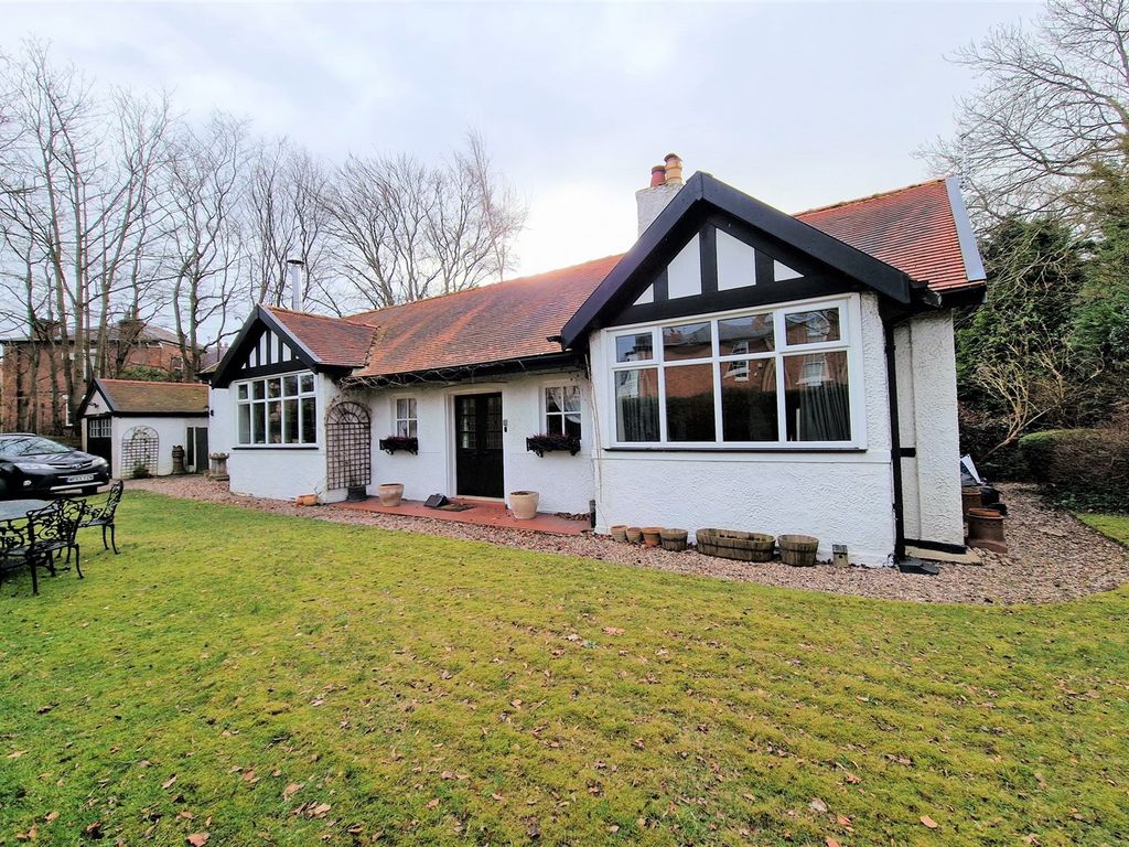 2 bed detached bungalow for sale in Sandiway Road, Altrincham WA14, £