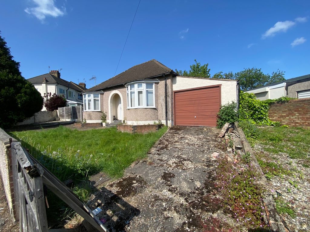 2 bed detached bungalow for sale in Kinfauns Avenue, Hornchurch, Essex
