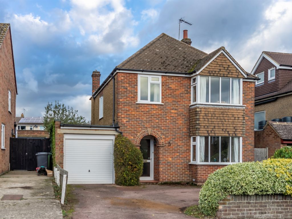 3 bed detached house for sale in Highfield Road, Tring HP23 Zoopla