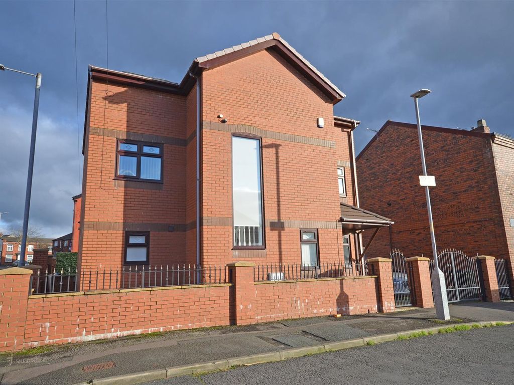 5 bed detached house for sale in Board Street, AshtonUnderLyne OL6, £425,000 Zoopla