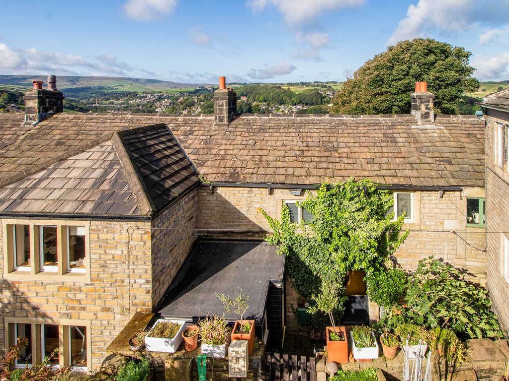3 bed terraced house for sale in Cliff Road, Holmfirth HD9, £300,000