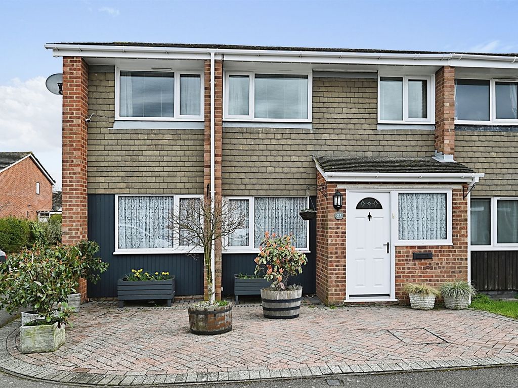 4 bed end terrace house for sale in Devitt Close, Reading RG2 Zoopla