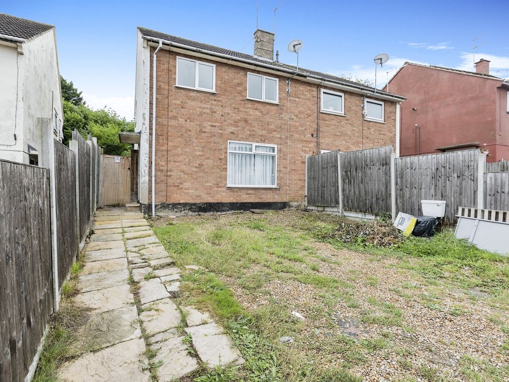 3 bed semidetached house for sale in Drumcliff Road, Leicester LE5, £