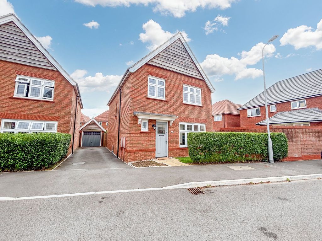 3 bed detached house for sale in Fairway Road, Bassaleg NP10, £400,000