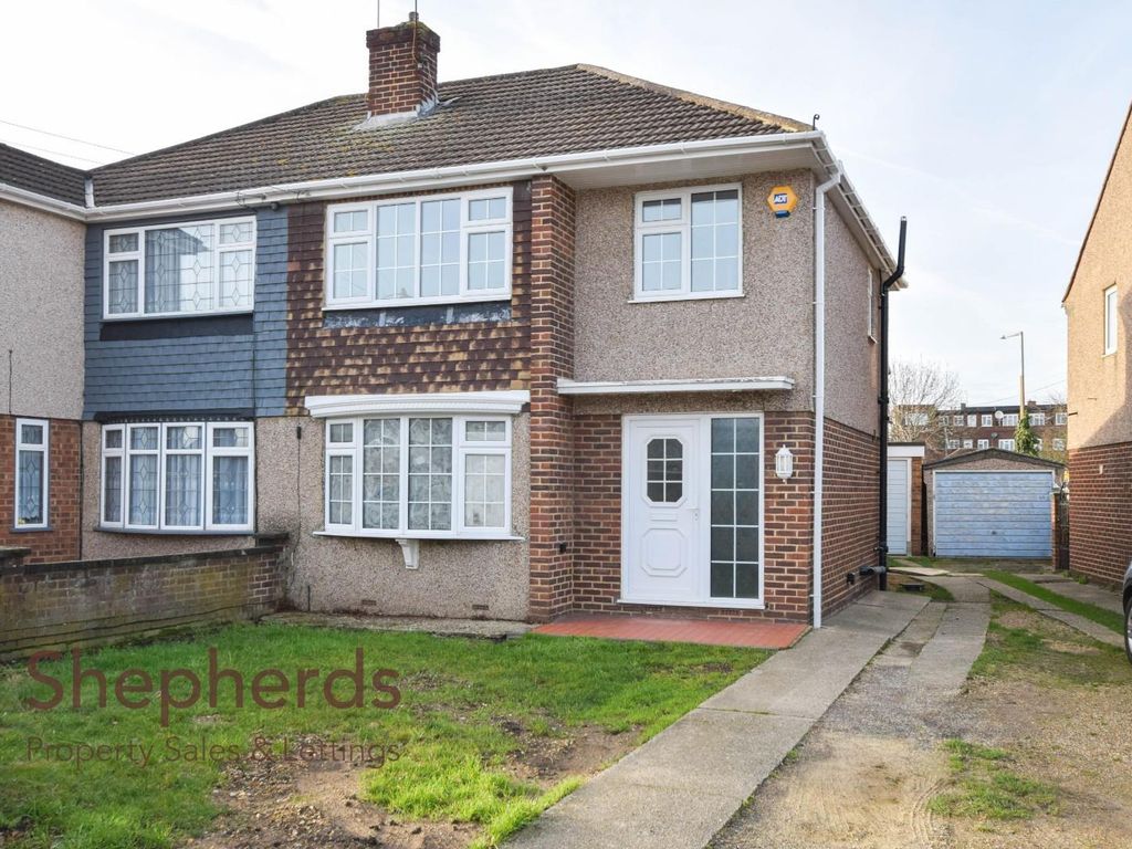 3 bed semidetached house for sale in Penton Drive, Cheshunt, Waltham