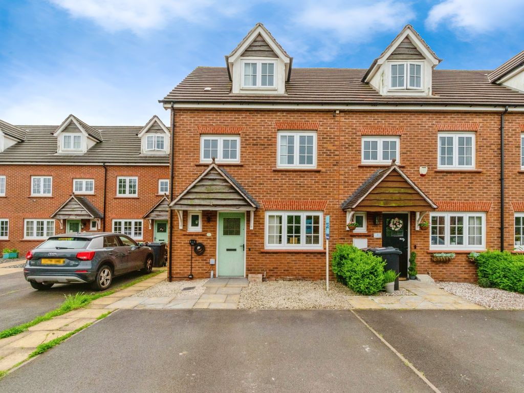 4 bed town house for sale in Northwick Terrace, Bilston WV14, £270,000