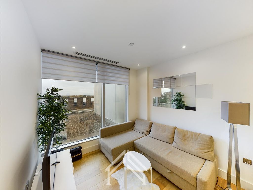 Studio for sale in Staines Road, Hounslow TW3, £230,000 Zoopla