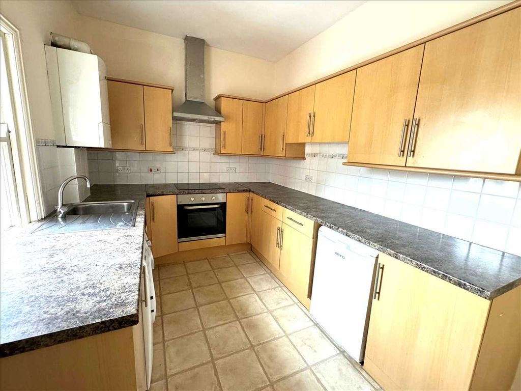 2 bed flat to rent in Camden Road, Tunbridge Wells TN1, £1,200 pcm Zoopla