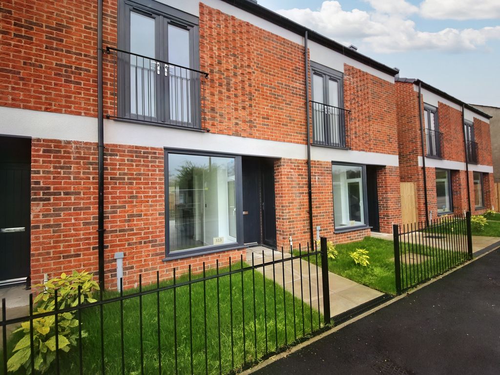 3 bed end terrace house to rent in Preston Road, Coppull, Chorley