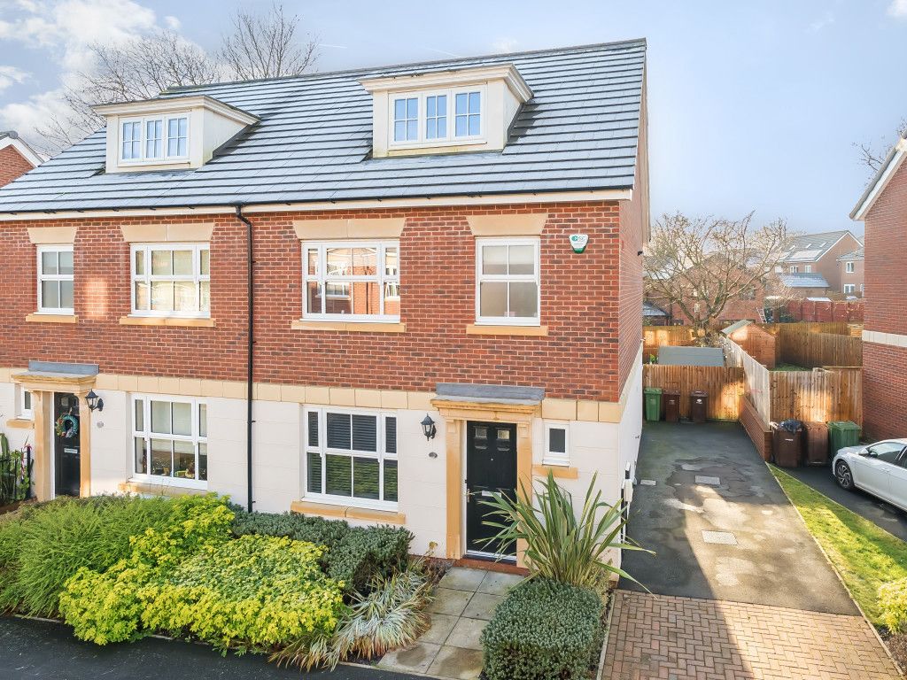 4 bed semidetached house for sale in Hepworth Gardens, Wakefield, West
