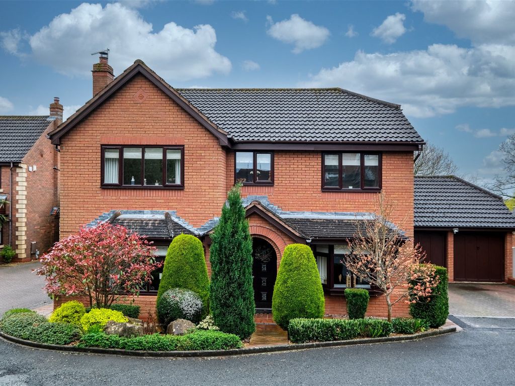 5 bed detached house for sale in Elgar Close, Headless Cross, Redditch