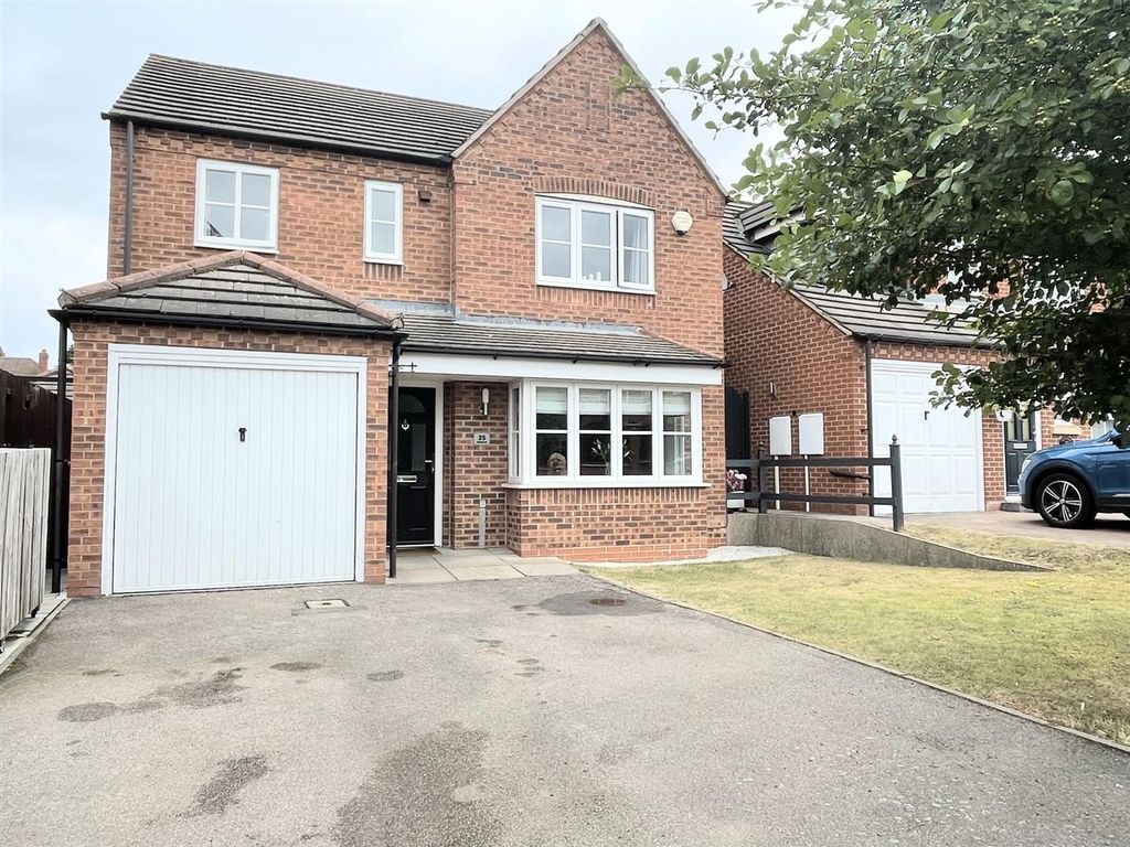 4 bed detached house for sale in Skinners Way, Midway, Swadlincote DE11