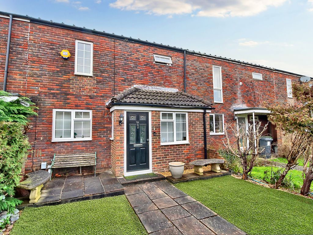 3 bed terraced house for sale in Bermuda Close, Basingstoke RG24, £