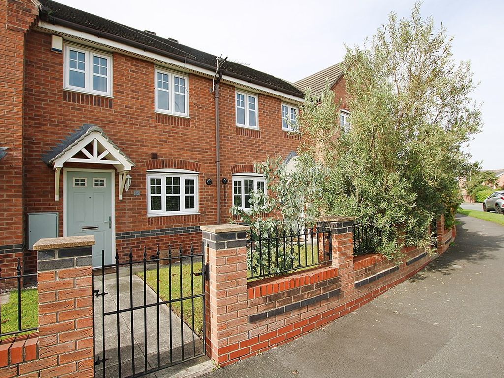 2 bed terraced house to rent in Sunflower Drive, Warrington WA5, £825