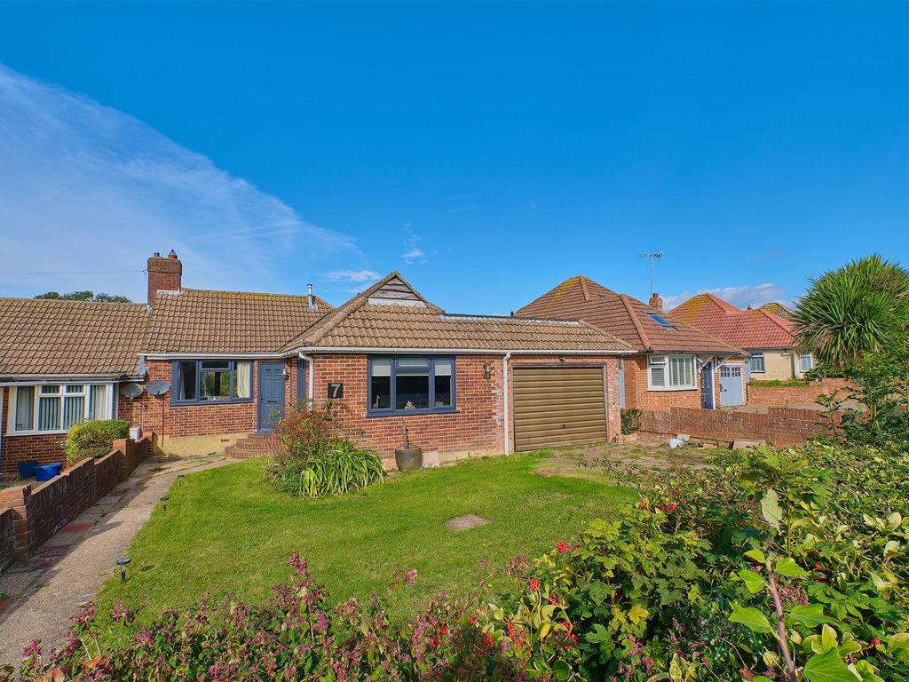 3 bed semidetached bungalow for sale in Hastings Avenue, Seaford BN25