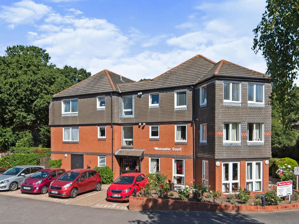 2 bed flat for sale in Worcester Court, Salisbury Road, Worcester Park