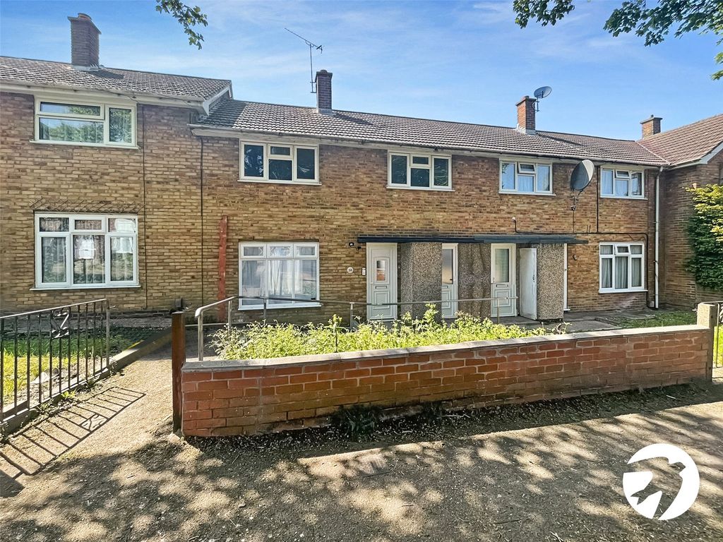 3 bed terraced house to rent in Warren Wood Road, Rochester, Kent ME1