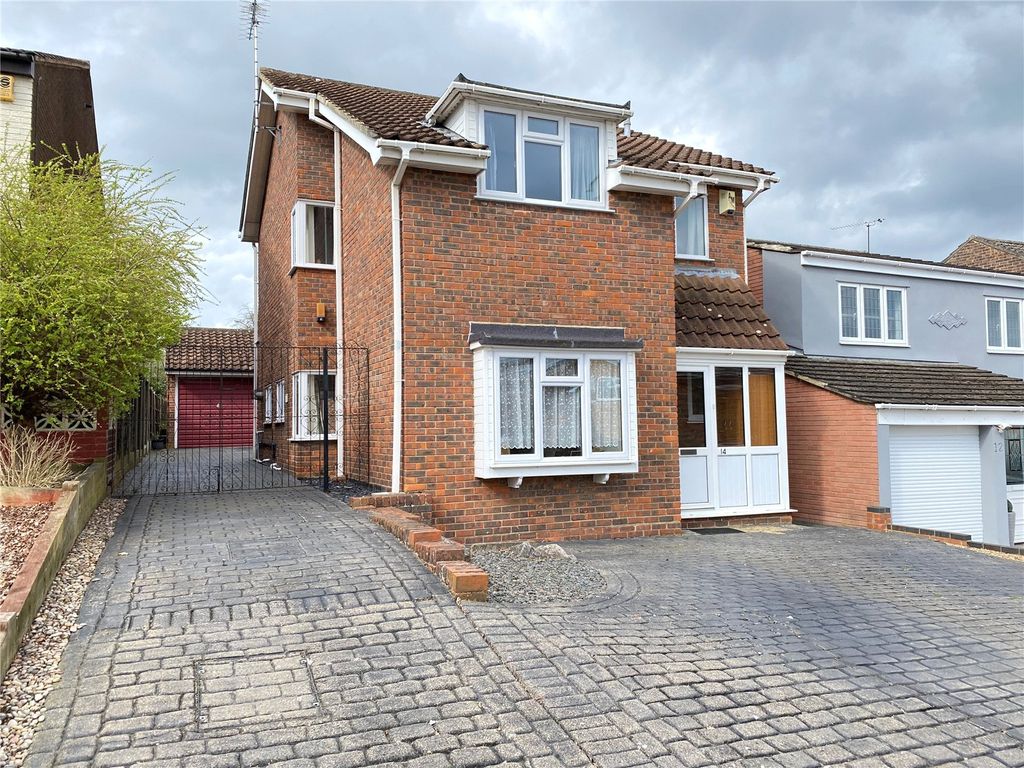 4 bed detached house for sale in Barons Way, Langdon Hills, Basildon