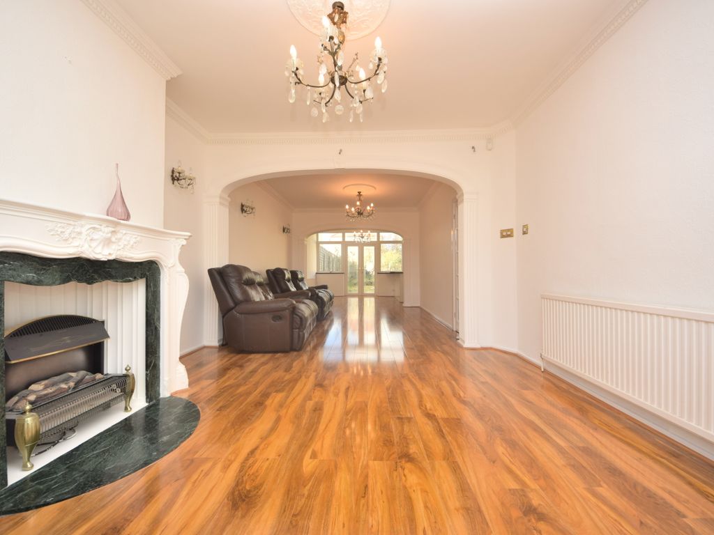 3 bed semidetached house to rent in Eastern Avenue, Newbury Park IG2