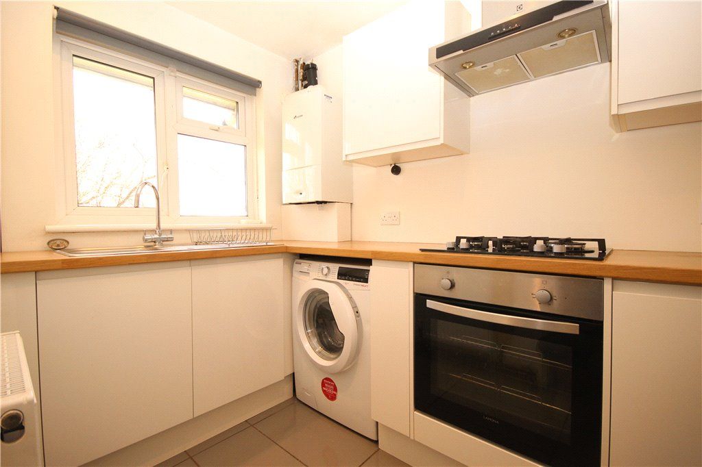1 bed flat to rent in Scotts Court, Sand Hill, Farnborough, Hampshire