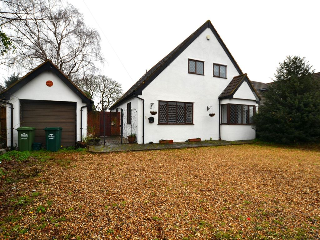 4 bed detached house to rent in Staines Road West, Ashford TW15, £2,250