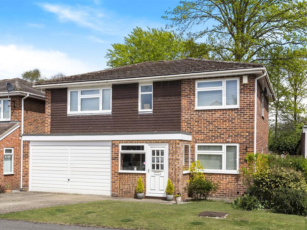 4 bed detached house for sale in The Brambles, Crowthorne, Berkshire
