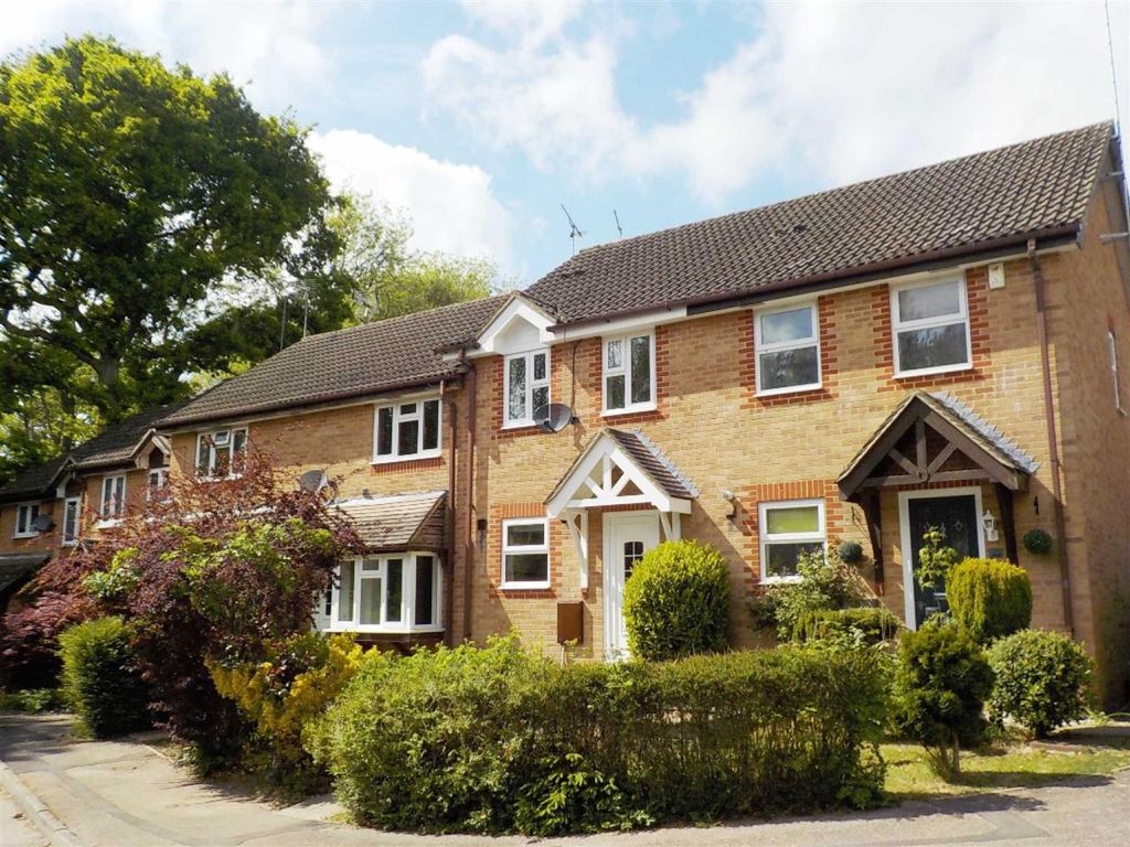2 bed property to rent in Verbania Way, East Grinstead RH19 Zoopla