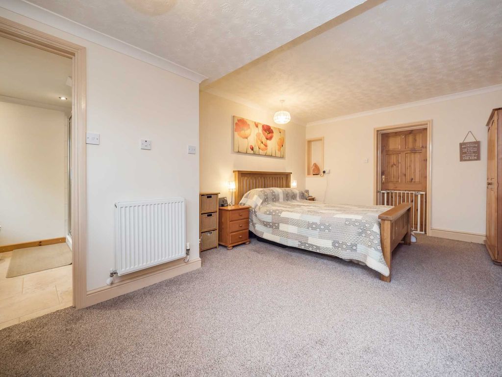 4 bed semidetached bungalow for sale in Westfield Road, Brundall NR13 Zoopla