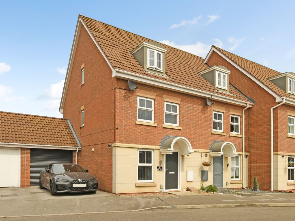 3 bed end terrace house for sale in Woodheys Park, Kingswood, Hull HU7