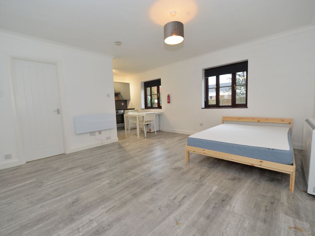 Studio to rent in Harefield Road, Southampton SO17 Zoopla