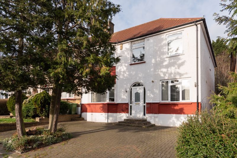 4 bed semidetached house for sale in The Fairway, London N14, £775,000