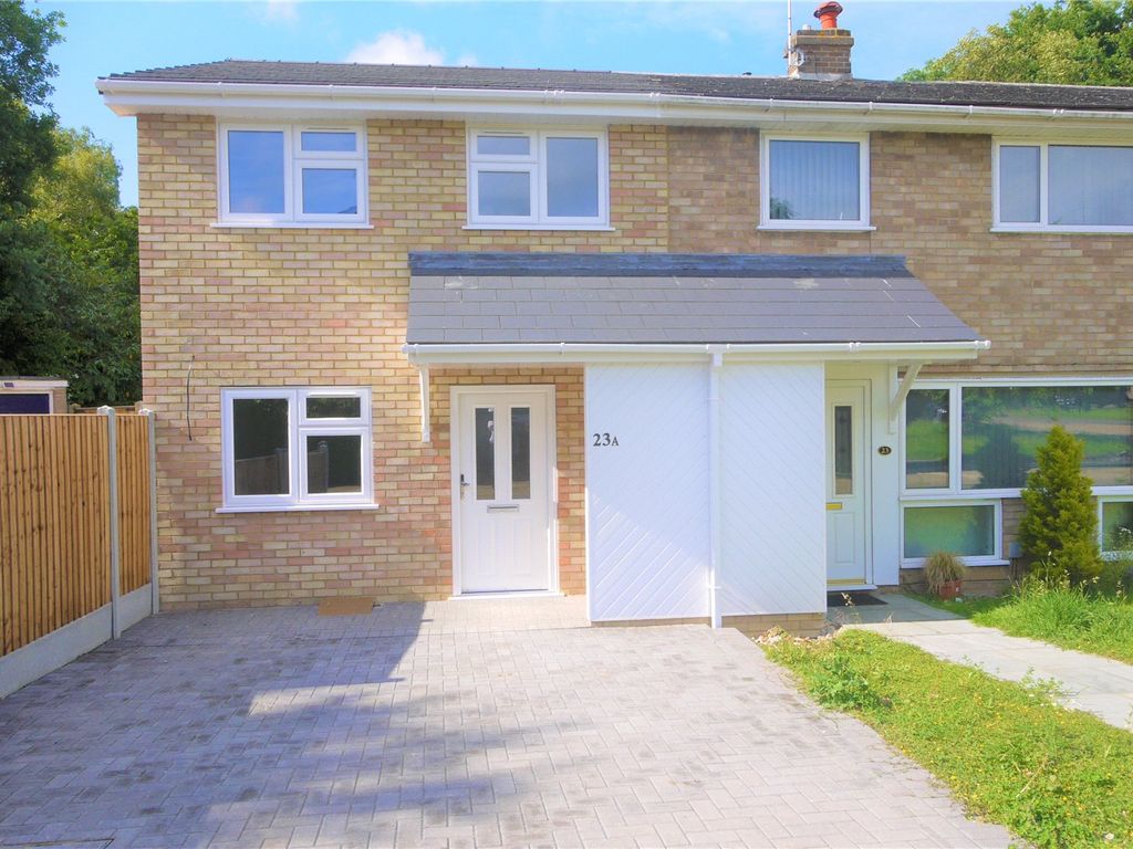 3 bed end terrace house to rent in Tomlyns Close, Shenfield, Essex CM13