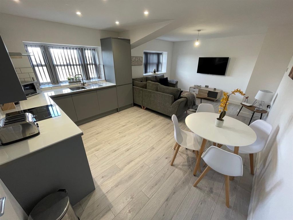 1 bed flat to rent in Hepworth Arcade, Silver Street, Hull HU1, £795