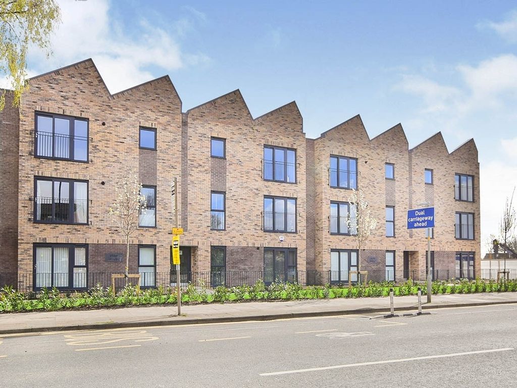 2 bed flat to rent in Talbot Road, Stretford, Greater Manchester M32