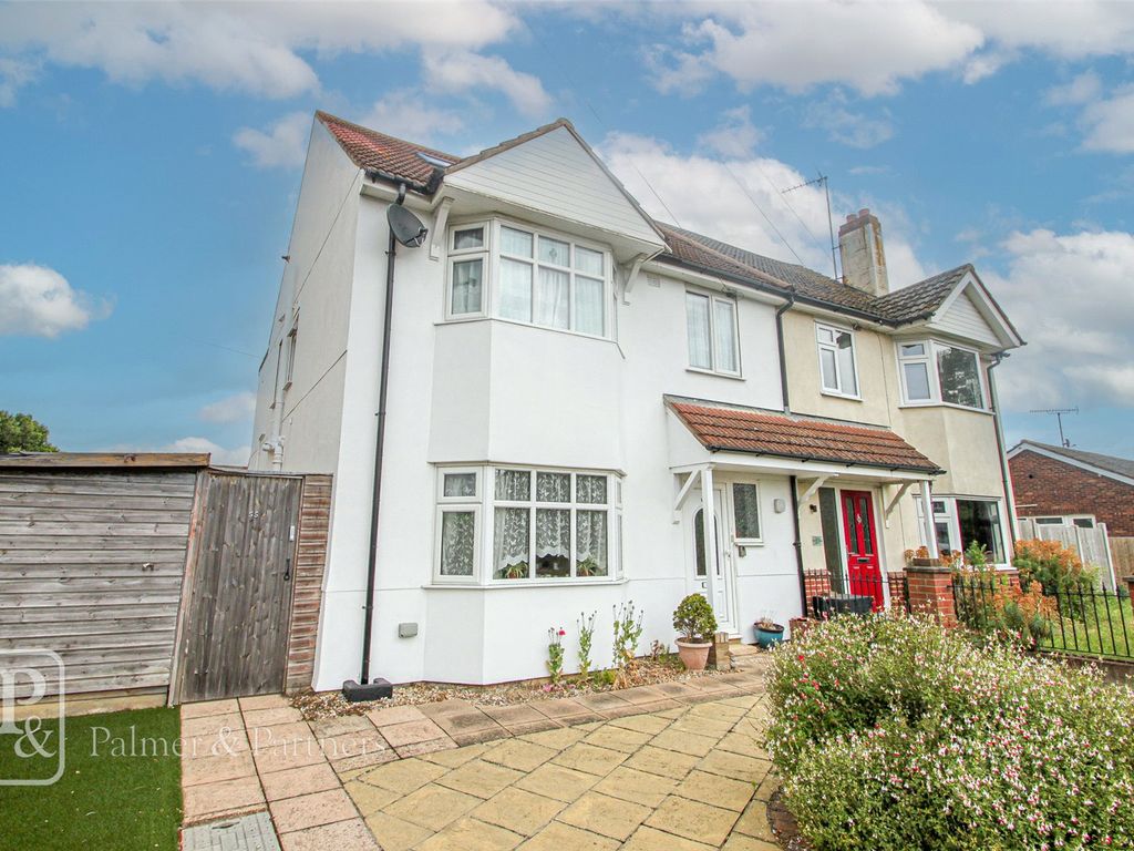 5 bed semidetached house for sale in Valley Road, ClactonOnSea