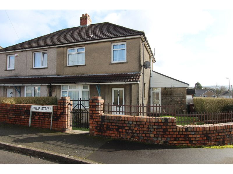 3 bed semidetached house for sale in Philip Street, Trinant, Crumlin