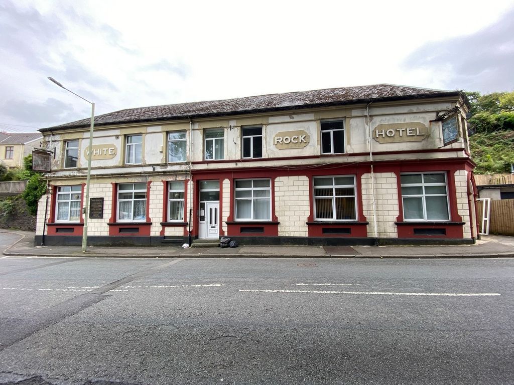 2 bed flat to rent in White Rock Hotel Swan Terrace , Tonypandy CF40 Zoopla
