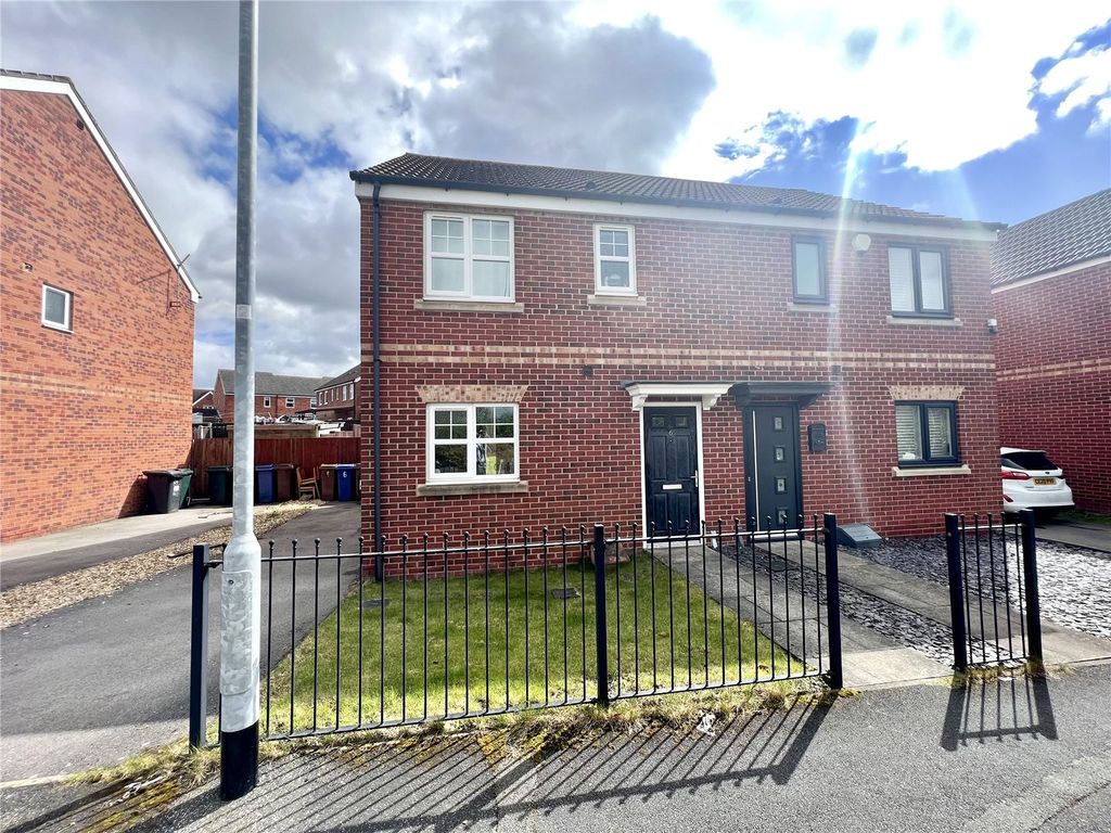 3 bed semidetached house for sale in Brook Close, Grimethorpe