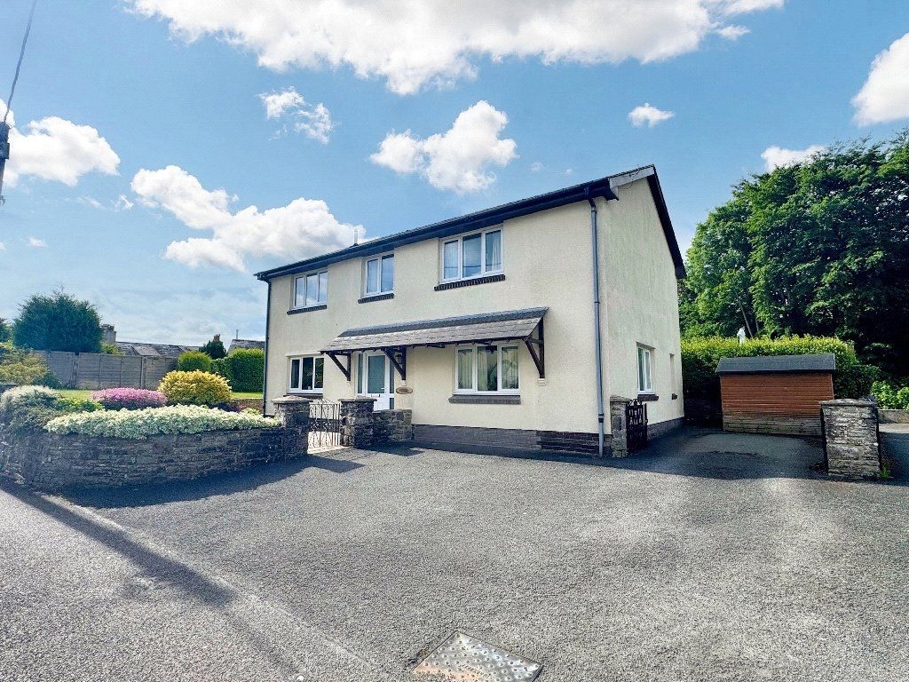 4 bed detached house for sale in St. Johns Road, Brecon, Powys LD3, £