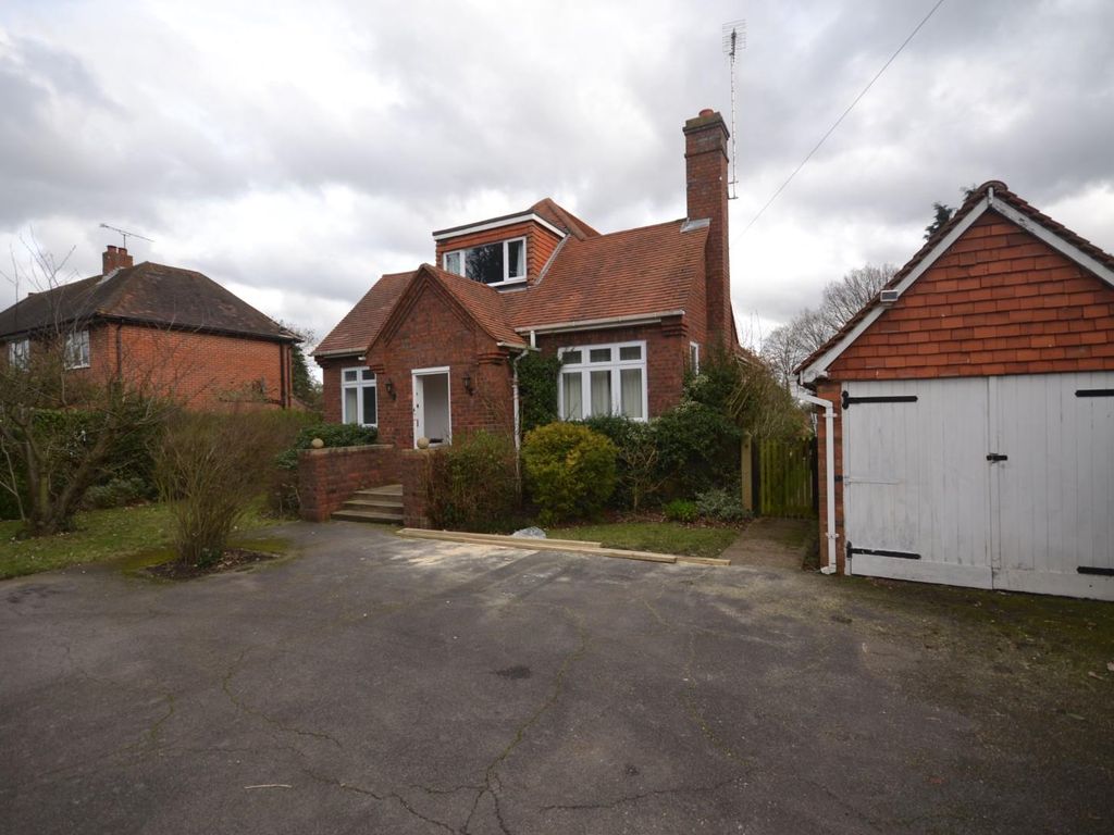 5 bed detached house to rent in Pitts Lane, Earley, Reading RG6, £2,400 pcm Zoopla