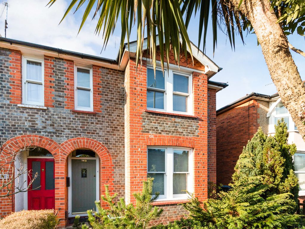 3 bed semidetached house for sale in Winchester Road, Basingstoke