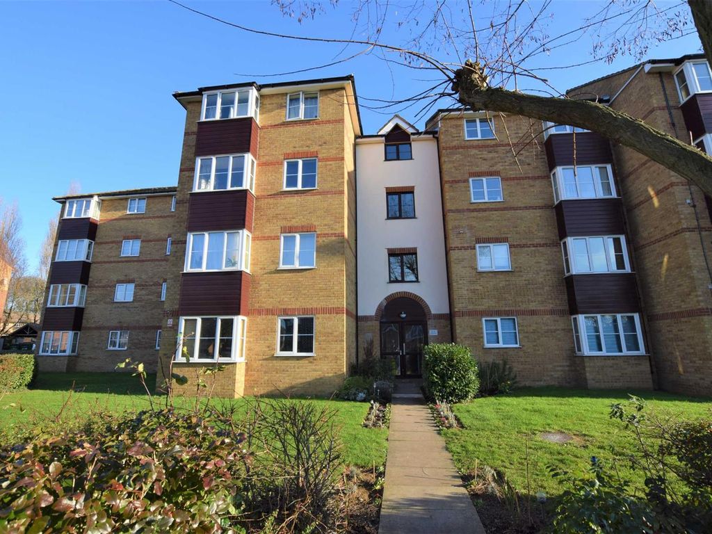 1 bed flat to rent in Thurlow Close, Higham Station Avenue, Chingford