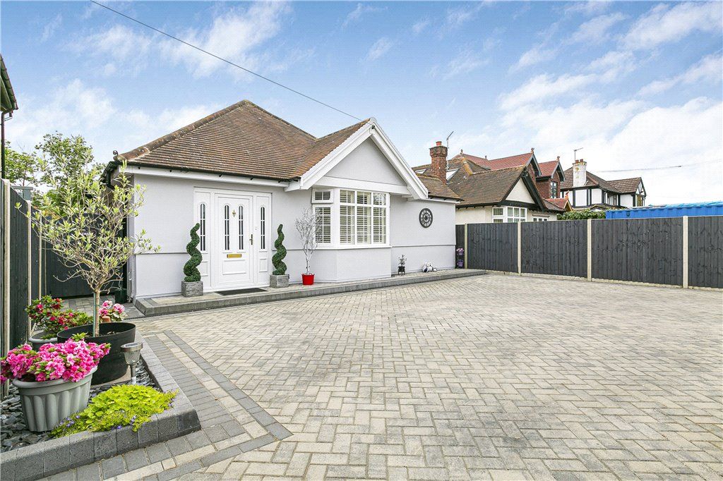 2 bed bungalow for sale in Walton Bridge Road, Shepperton, Surrey TW17 Zoopla