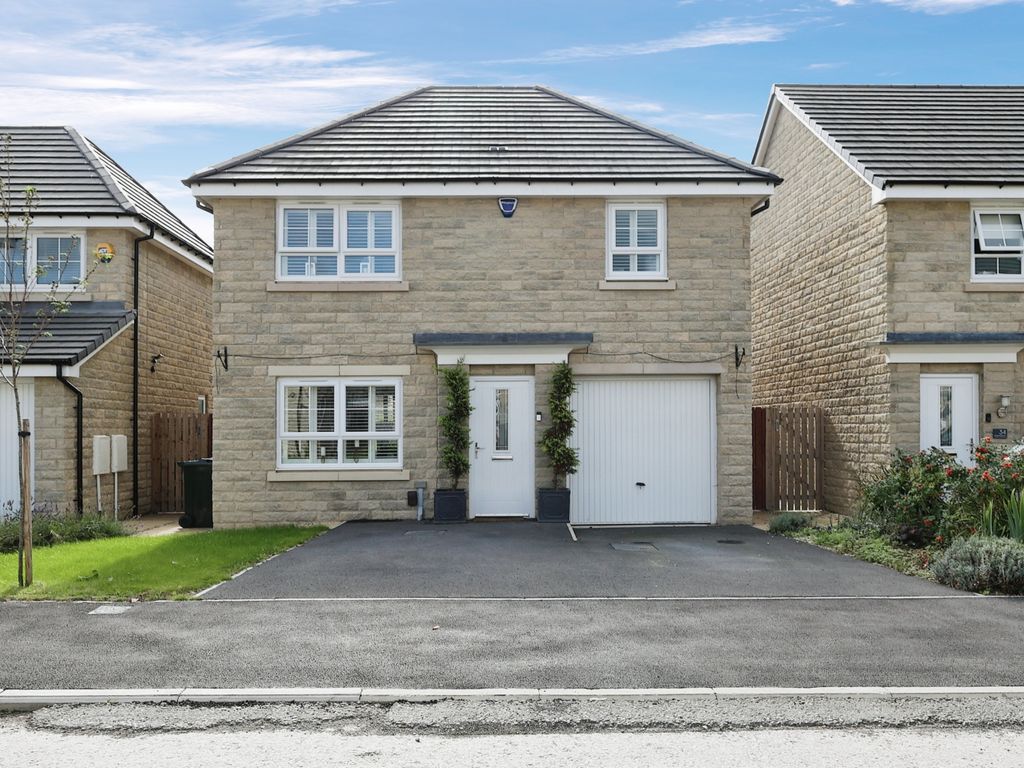 4 bed detached house for sale in Fulton Crescent, Keighley BD20, £